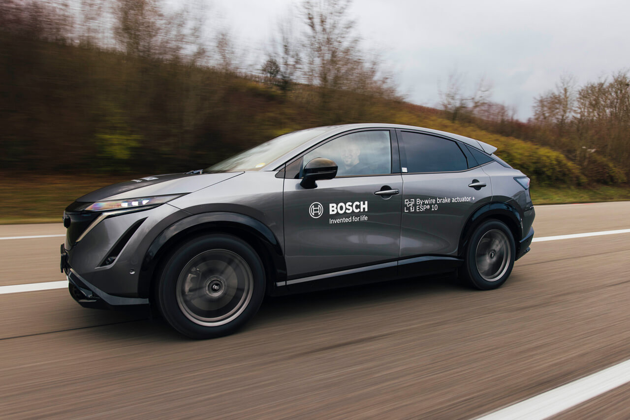 A Bosch úttörő szerepet játszik az Act-by-Wire technológia fejlesztésében: a vállalat az elsők között kínál sorozatgyártásban brake-by-wire megoldást