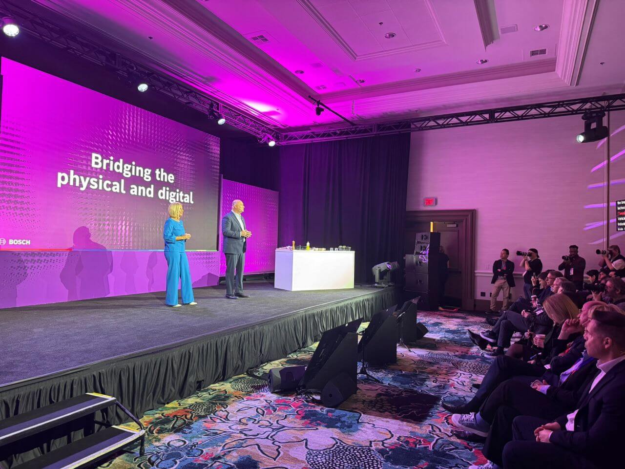 Tanja Rückert, a Robert Bosch GmbH igazgatóságának tagja és Paul Thomas, a Bosch észak-amerikai elnöke