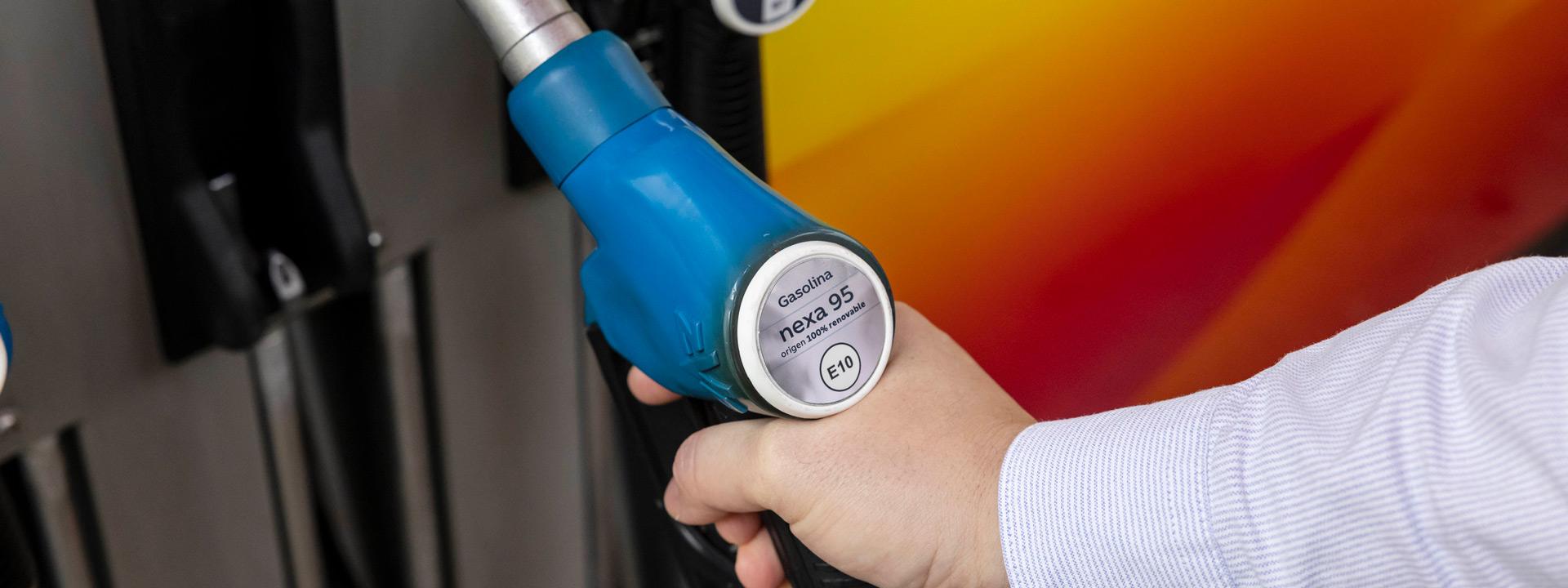 Megújuló benzint tesztel a BMW, a Bosch, Repsol és a Toyota