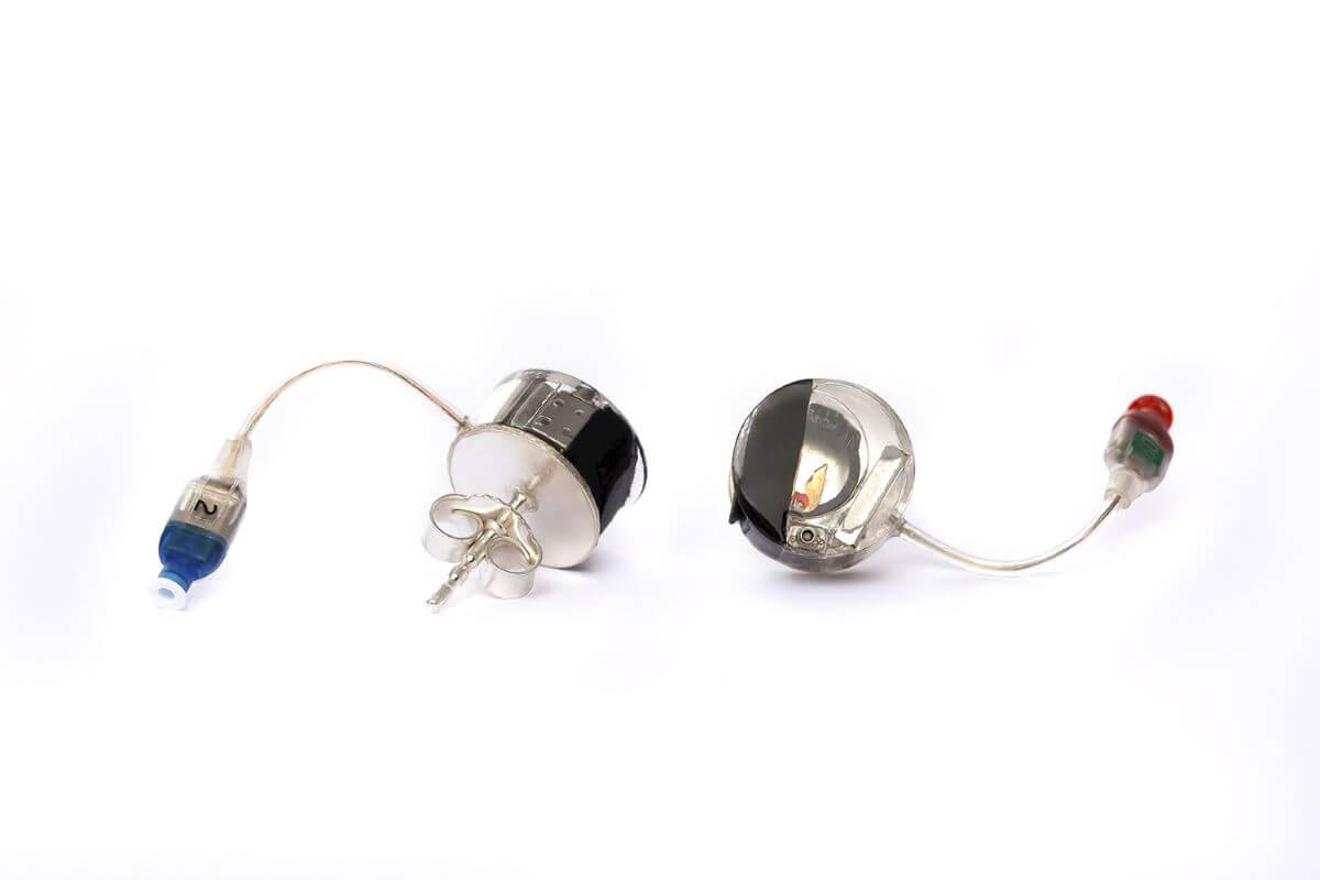 Stílusos és összekapcsolt hallókészülékek