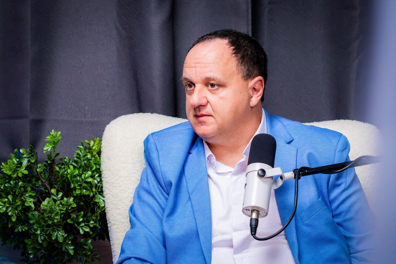 Csongor azt emelte ki, hogy a balesetek száma jelentősen csökkenthető lenne az autonóm járművek piacra kerülésével