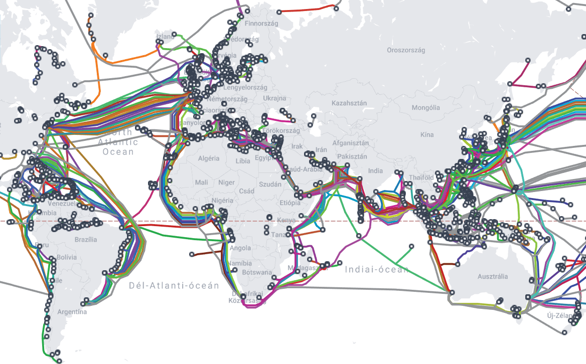 Habár a műholdas kommunikáció is egyre terjed, ezek nélkül a kábelek nélkül az internet nem működne úgy, ahogyan ma ismerjük. 
